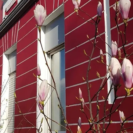 120m2-eigener Eingang, 3parkplatze,2 Bader, 2tvs,terrasse 아파트